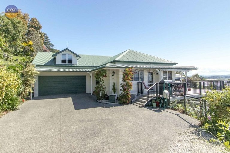 Photo of property in 23 Denholm Road, Hospital Hill, Napier, 4110