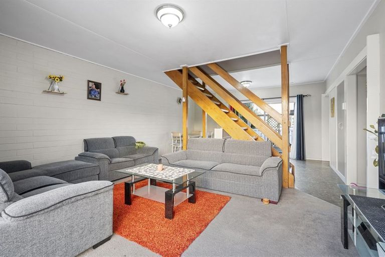 Photo of property in 1 Elm Street, Waiuku, 2123