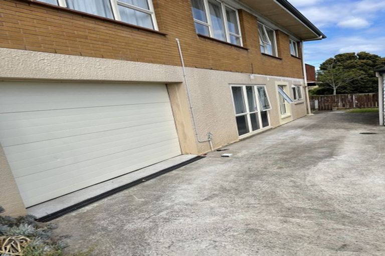 Photo of property in 56 Prince Regent Drive, Half Moon Bay, Auckland, 2012