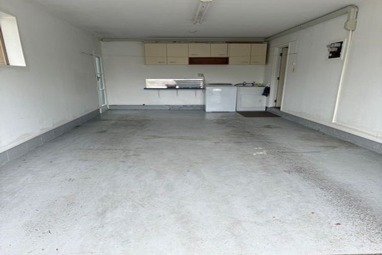 Photo of property in 6a Tatua Place, Conifer Grove, Takanini, 2112