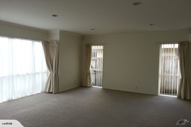 Photo of property in 130 Golfland Drive, Golflands, Auckland, 2013