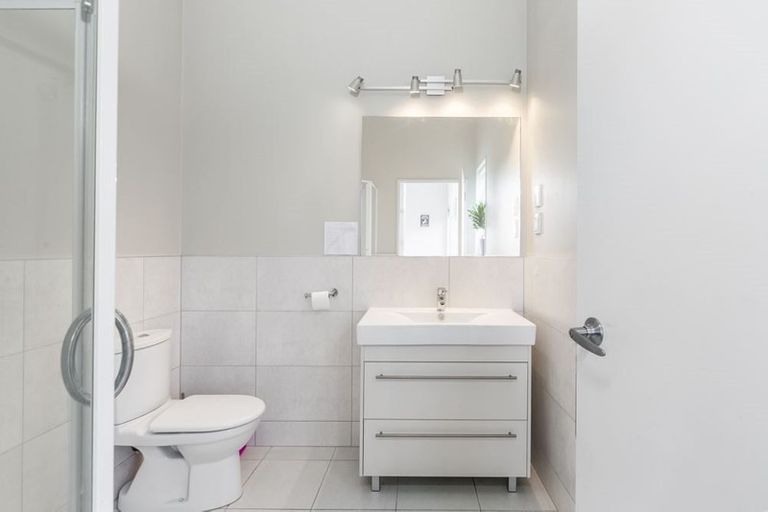 Photo of property in 24 Kittiwake Drive, Schnapper Rock, Auckland, 0632