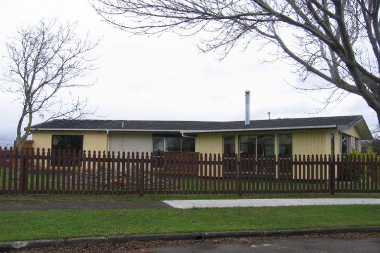 Photo of property in 9 Bryce Place, Kelvin Grove, Palmerston North, 4414