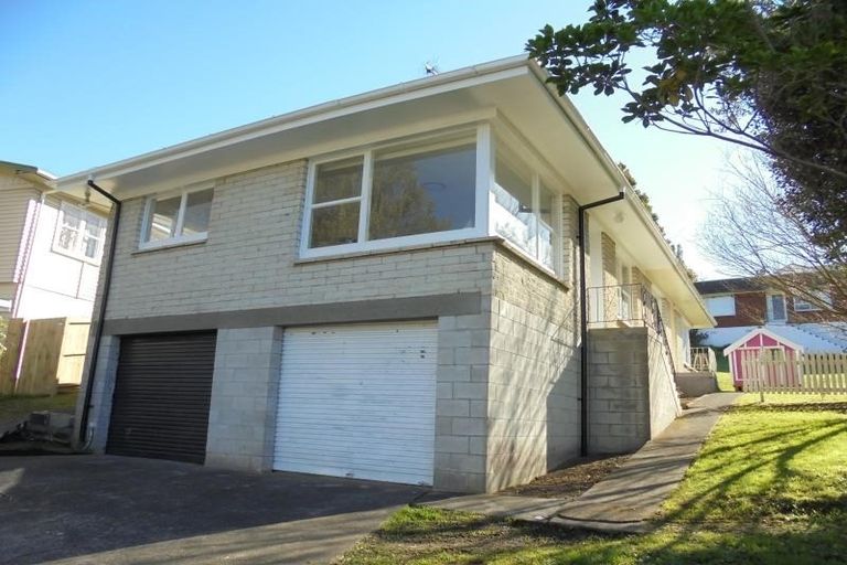Photo of property in 1/24 Sovereign Place, Glenfield, Auckland, 0629