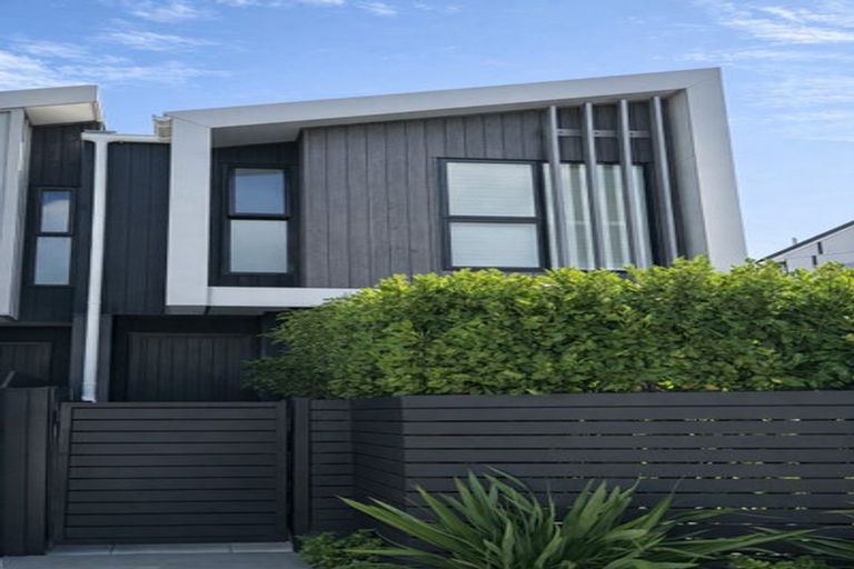 Photo of property in 30/82 East Coast Road, Milford, Auckland, 0620