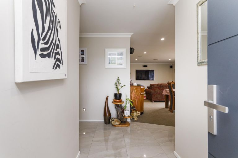 Photo of property in 6 Cyprus Place, Fitzherbert, Palmerston North, 4410