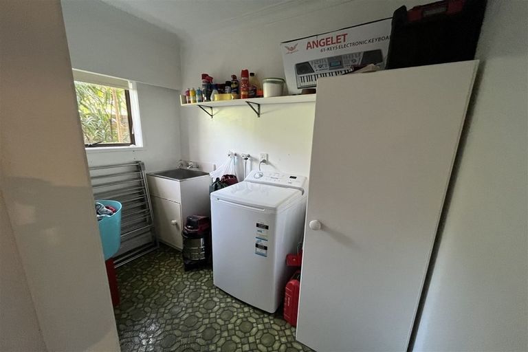 Photo of property in 1/52b Pleasant Road, Glen Eden, Auckland, 0602