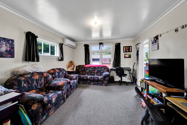 Photo of property in 10 Erin Street, Hawera, 4610