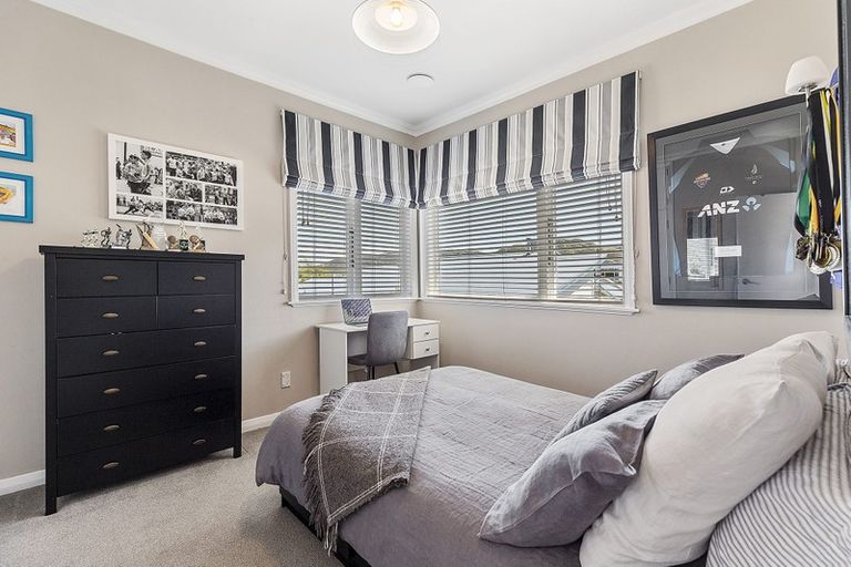 Photo of property in 23 Lucknow Terrace, Khandallah, Wellington, 6035