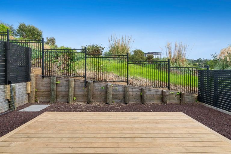 Photo of property in 12 Pleasant Way, Matakatia, Whangaparaoa, 0930