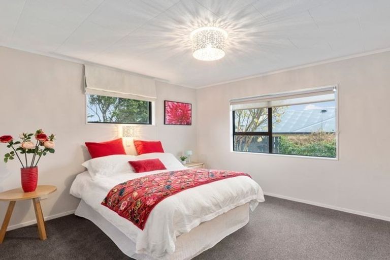 Photo of property in 4 Gates Road, Waikanae Beach, Waikanae, 5036