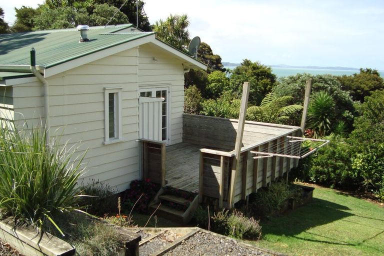 Photo of property in 132 Cornwallis Road, Cornwallis, Auckland, 0604