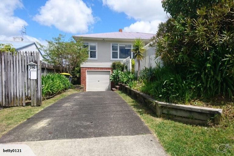 Photo of property in 296 East Coast Road, Forrest Hill, Auckland, 0620