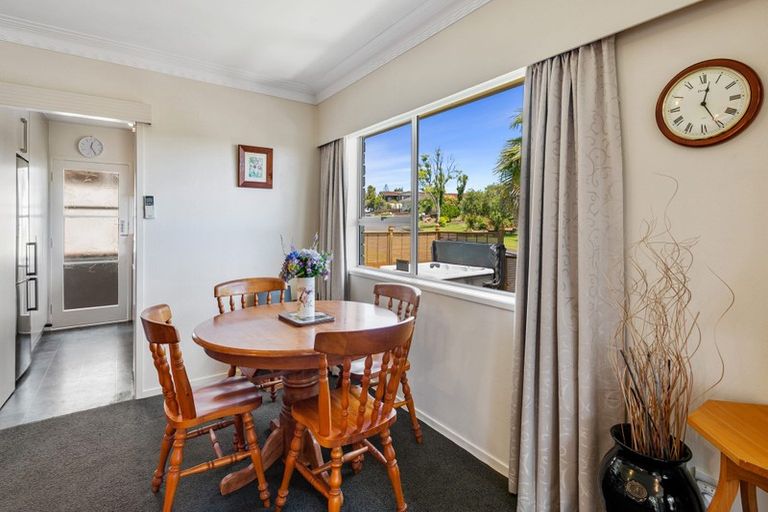 Photo of property in 1/5 Jenelin Road, Glendene, Auckland, 0602