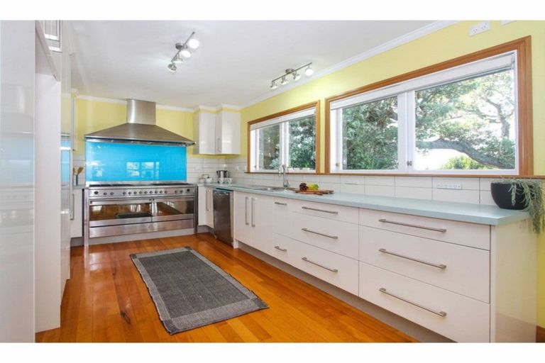 Photo of property in 24 Howard Road, Northcote, Auckland, 0627