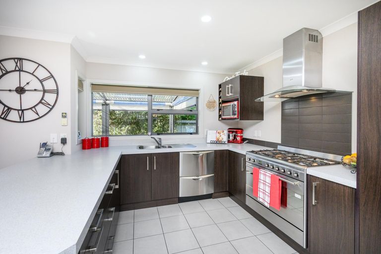 Photo of property in 99 Schnell Drive, Kelvin Grove, Palmerston North, 4414
