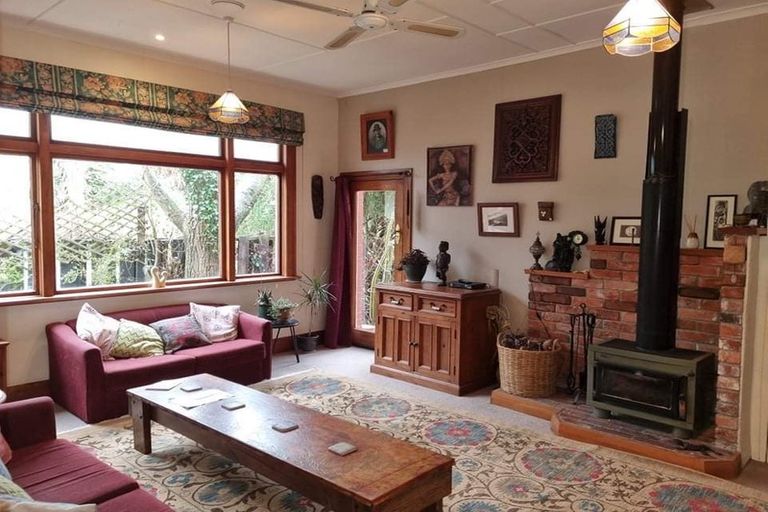 Photo of property in 1 Cossens Street, Balclutha, 9230