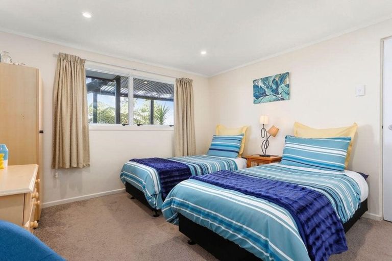 Photo of property in 27 Takahe Road, Titirangi, Auckland, 0604