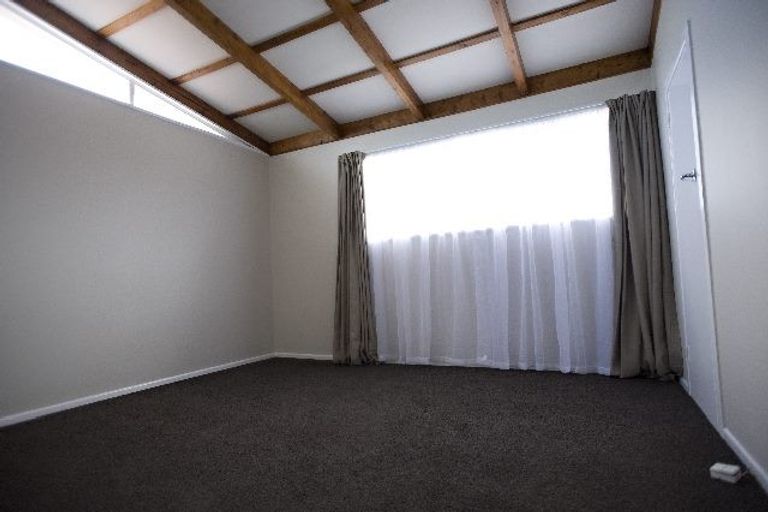 Photo of property in 21 Chorley Avenue, Massey, Auckland, 0614