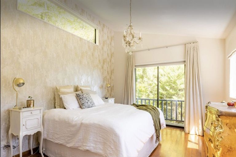 Photo of property in 136 Cheviot Road, Lowry Bay, Lower Hutt, 5013