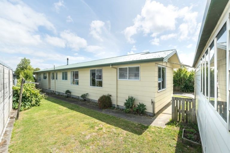 Photo of property in 38 Somerset Crescent, Highbury, Palmerston North, 4412