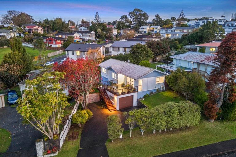 Photo of property in 24 Beauchamp Drive, Massey, Auckland, 0614