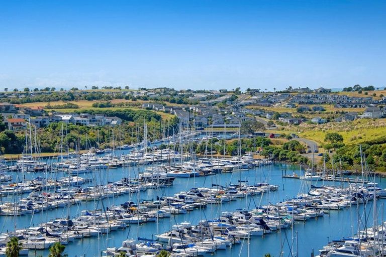 Photo of property in 52 Balboa Drive, Matakatia, Whangaparaoa, 0930