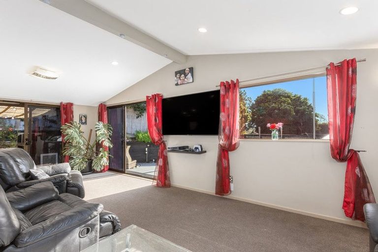 Photo of property in 16 Karaka Grove, Raumati Beach, Paraparaumu, 5032