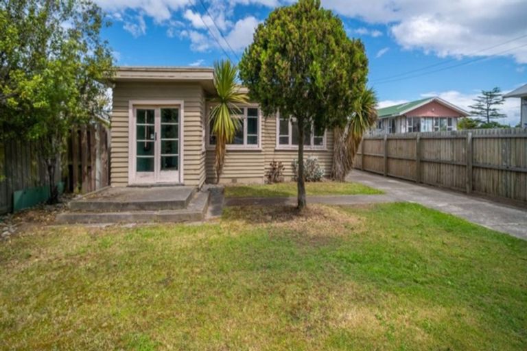 Photo of property in 17 Rawson Street, New Brighton, Christchurch, 8083