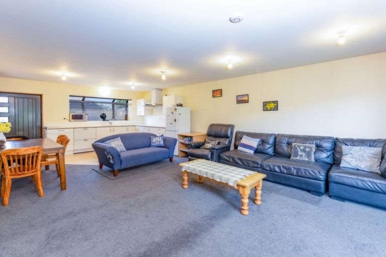 Photo of property in 10 Pyatt Place, Redwood, Christchurch, 8051