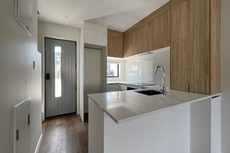 Photo of property in 6/476 West Coast Road, Glen Eden, Auckland, 0602