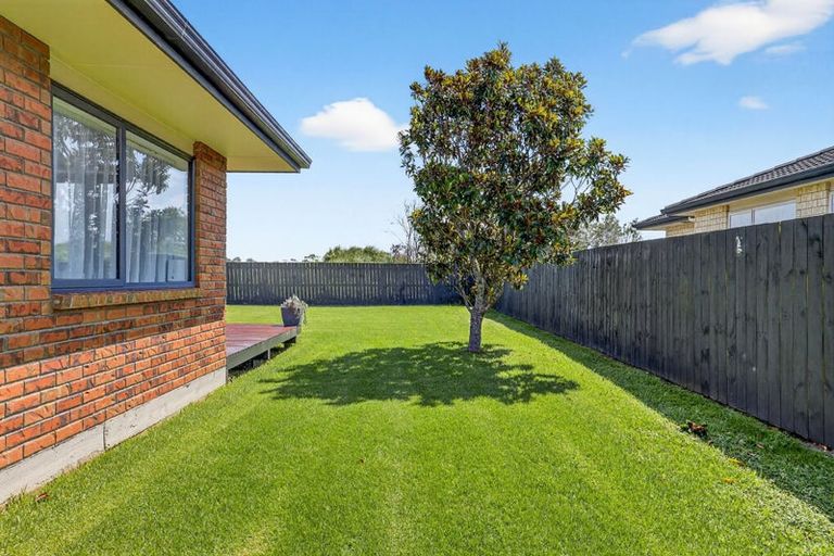 Photo of property in 23 Raabia Close, Parakai, 0830