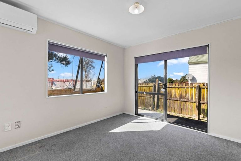 Photo of property in 28 Barneys Farm Road, Clendon Park, Auckland, 2103