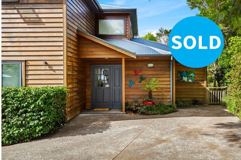 Photo of property in 4a Pounamu Avenue, Greenhithe, Auckland, 0632