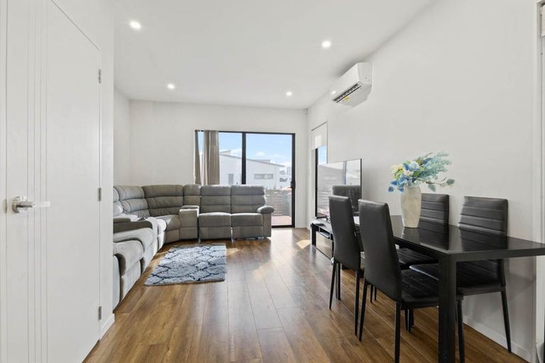 Photo of property in 24 Parahau Road, Papakura, 2110