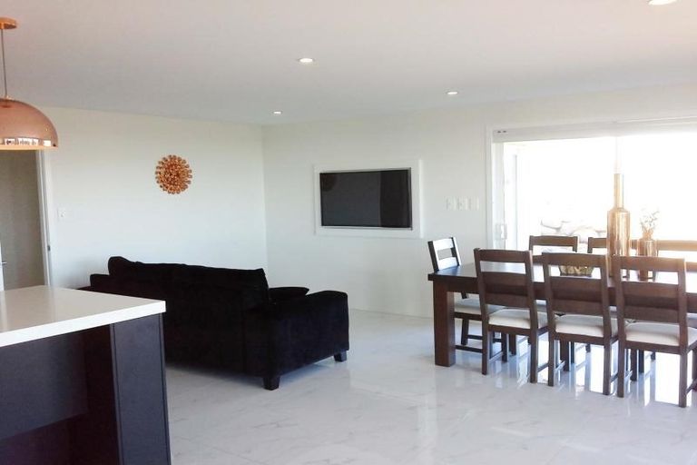 Photo of property in 4 Vardon Way, Waiwhakaiho, New Plymouth, 4312