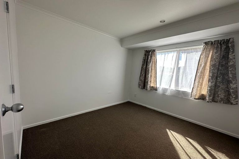 Photo of property in 35 King Charles Drive, Kingsley Heights, Upper Hutt, 5018