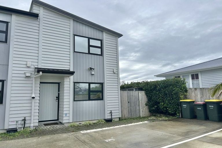 Photo of property in 96e Triangle Road, Massey, Auckland, 0614