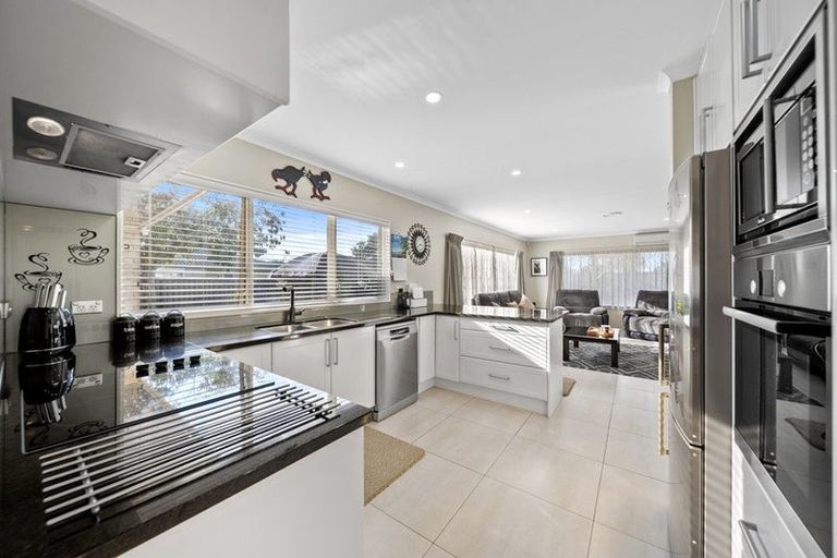 Photo of property in 17 Flora Place, Wattle Downs, Auckland, 2103