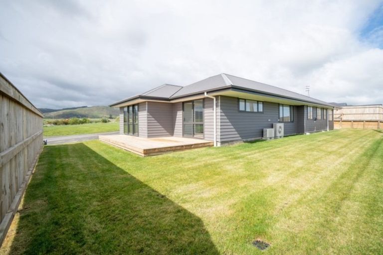 Photo of property in 33 Silicon Way, Fitzherbert, Palmerston North, 4410