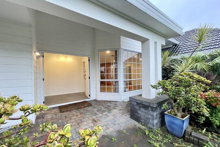Photo of property in 12 Manu Place, Pinehill, Auckland, 0632