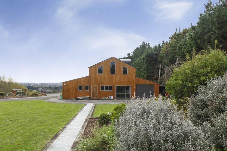 Photo of property in 60 Waicola Drive, Fitzherbert, Palmerston North, 4471