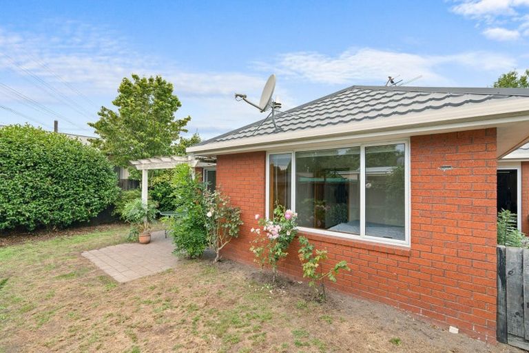 Photo of property in 1 Ilfracombe Place, Burnside, Christchurch, 8053