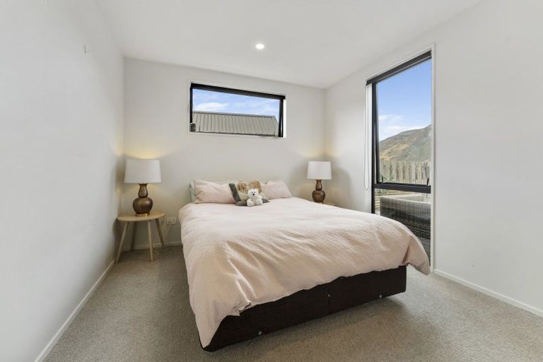 Photo of property in 22 Huxley Place, Lake Hayes, Queenstown, 9304