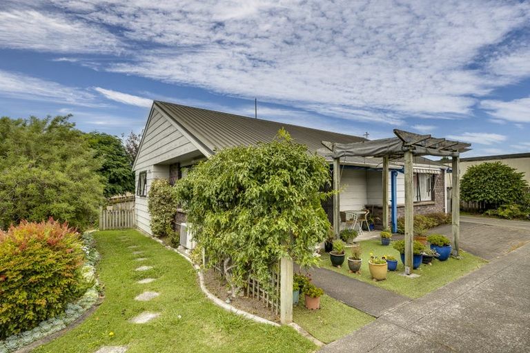 Photo of property in 2/17 Wharerangi Road, Tamatea, Napier, 4112