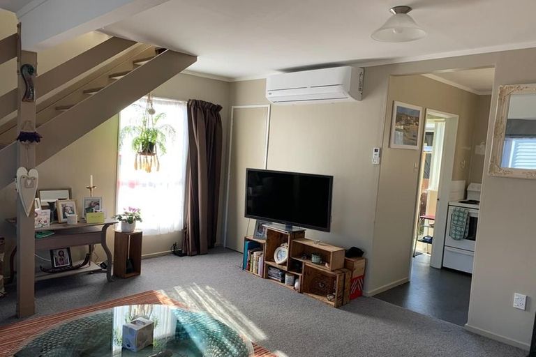Photo of property in 3/49 Apu Crescent, Lyall Bay, Wellington, 6022