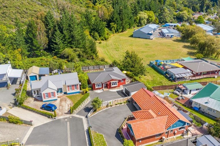 Photo of property in 72a Moeraki Road, Maoribank, Upper Hutt, 5018
