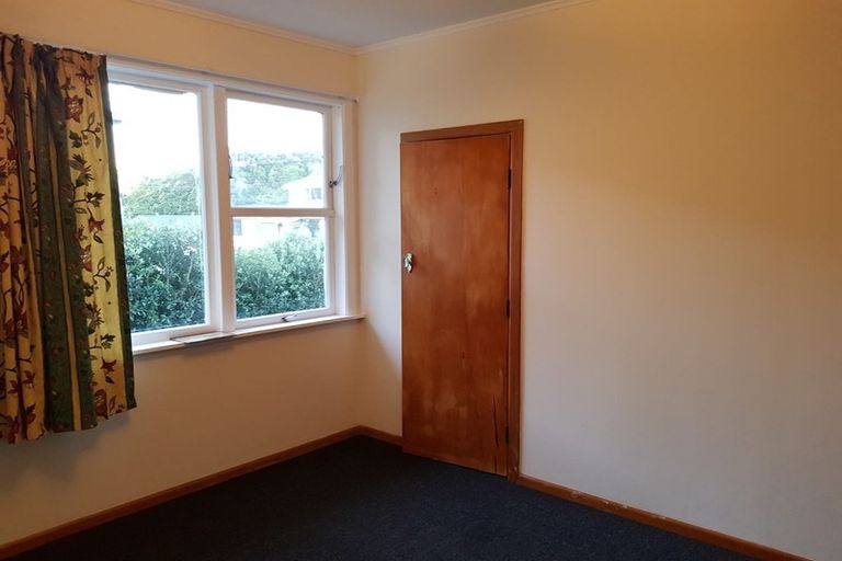 Photo of property in 43 Cardiff Crescent, Cannons Creek, Porirua, 5024