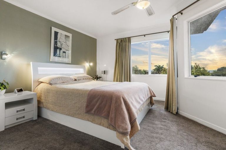 Photo of property in 58 Marina View Drive, West Harbour, Auckland, 0618