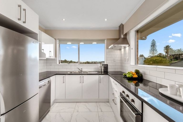 Photo of property in 4 Prestige Place, Castor Bay, Auckland, 0620